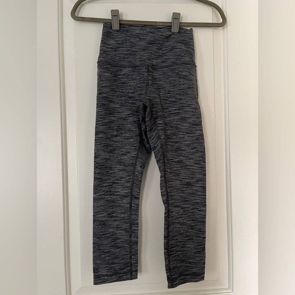 Women’s Lululemon Gray Cropped Leggings